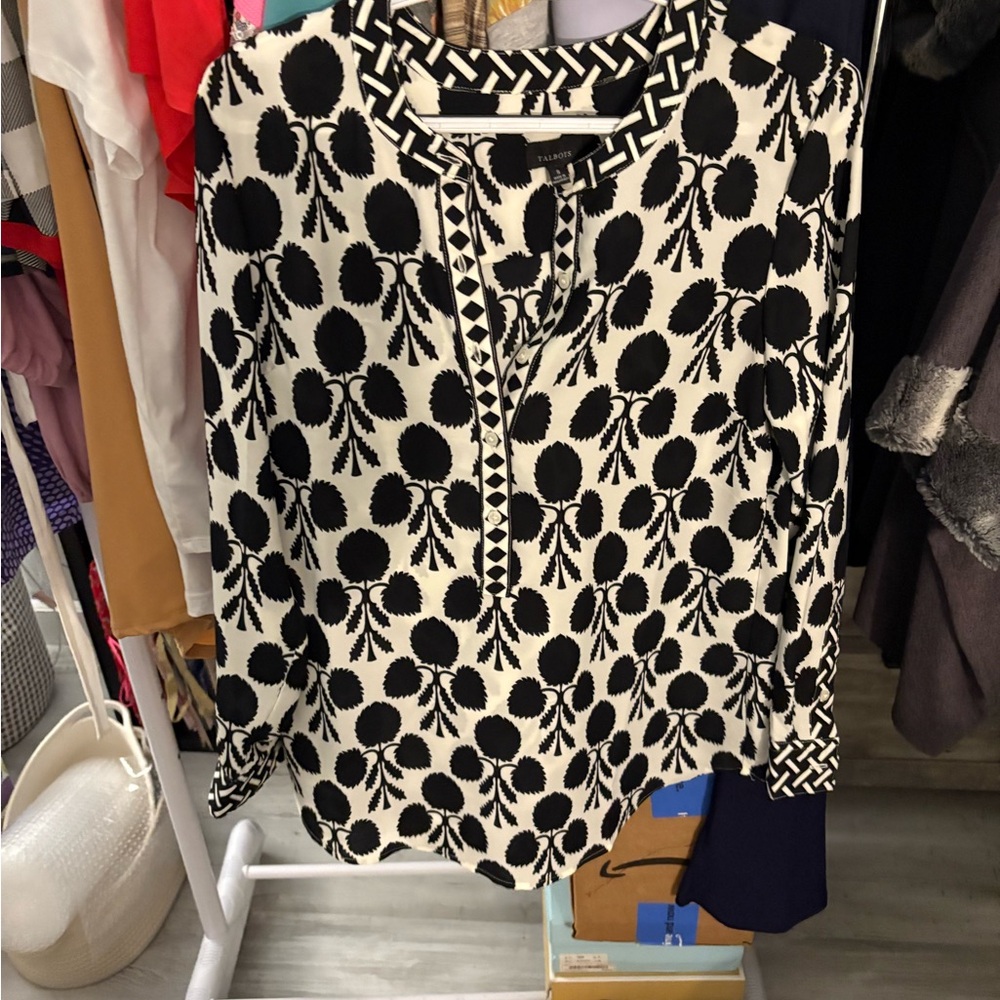 Black and White Patterned Women's Top